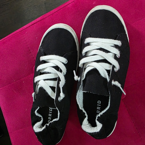 Torrid Riley Ruched Sneakers 7.5WW - Picture 2 of 7